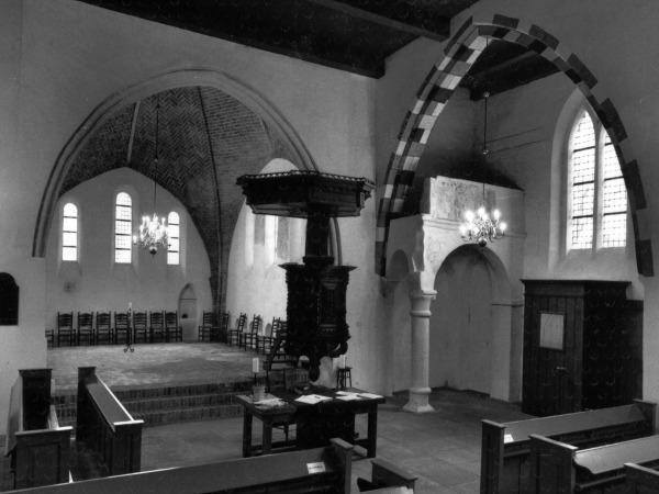 Interieur Donatuskerk Leermens